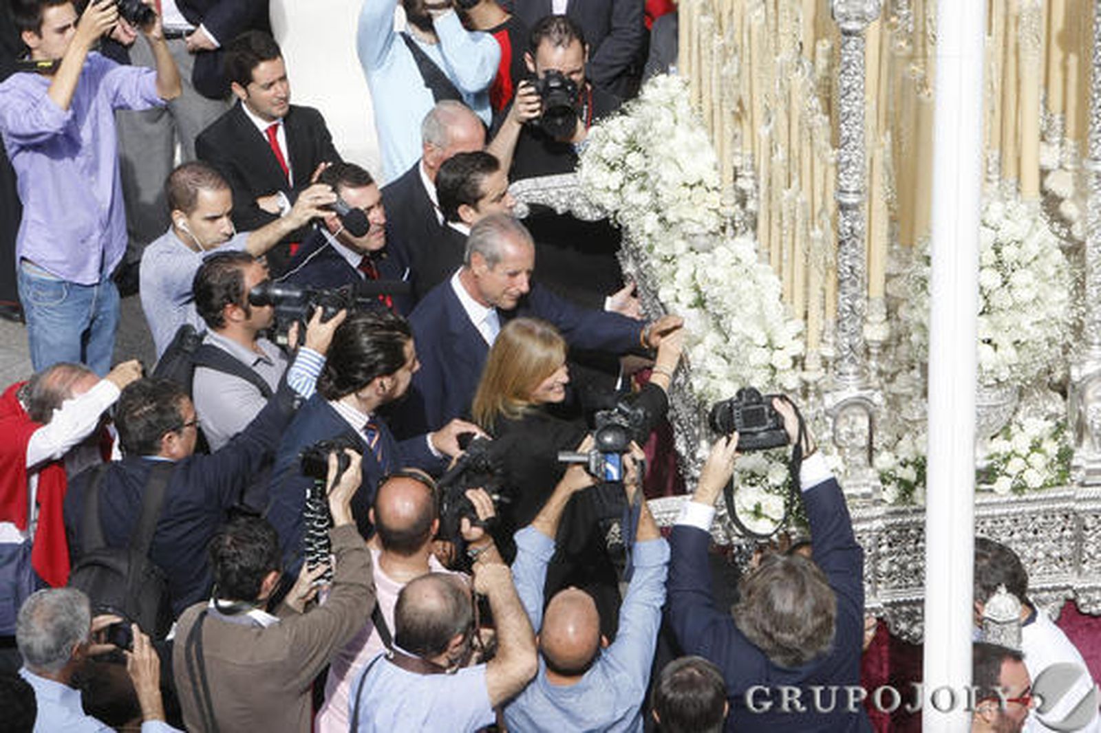 La dolorosa de 'los Judíos' recibe ante Santo Domingo la Medalla de Oro de la ciudad

Foto: Pascual