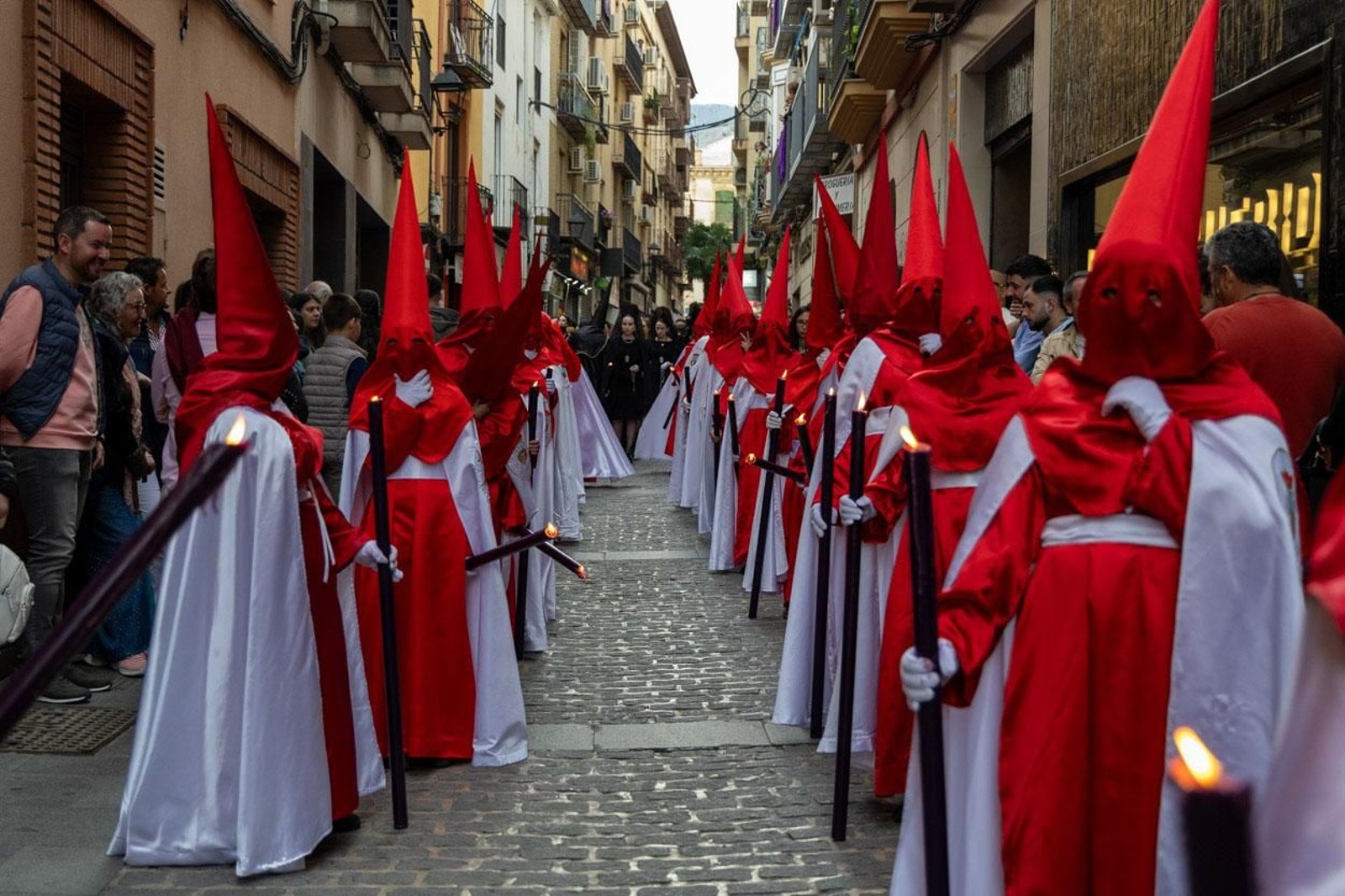 Los jiennenses arropan a las tres cofradías de la tarde en un Domingo de Ramos más caluroso de lo esperado (II)