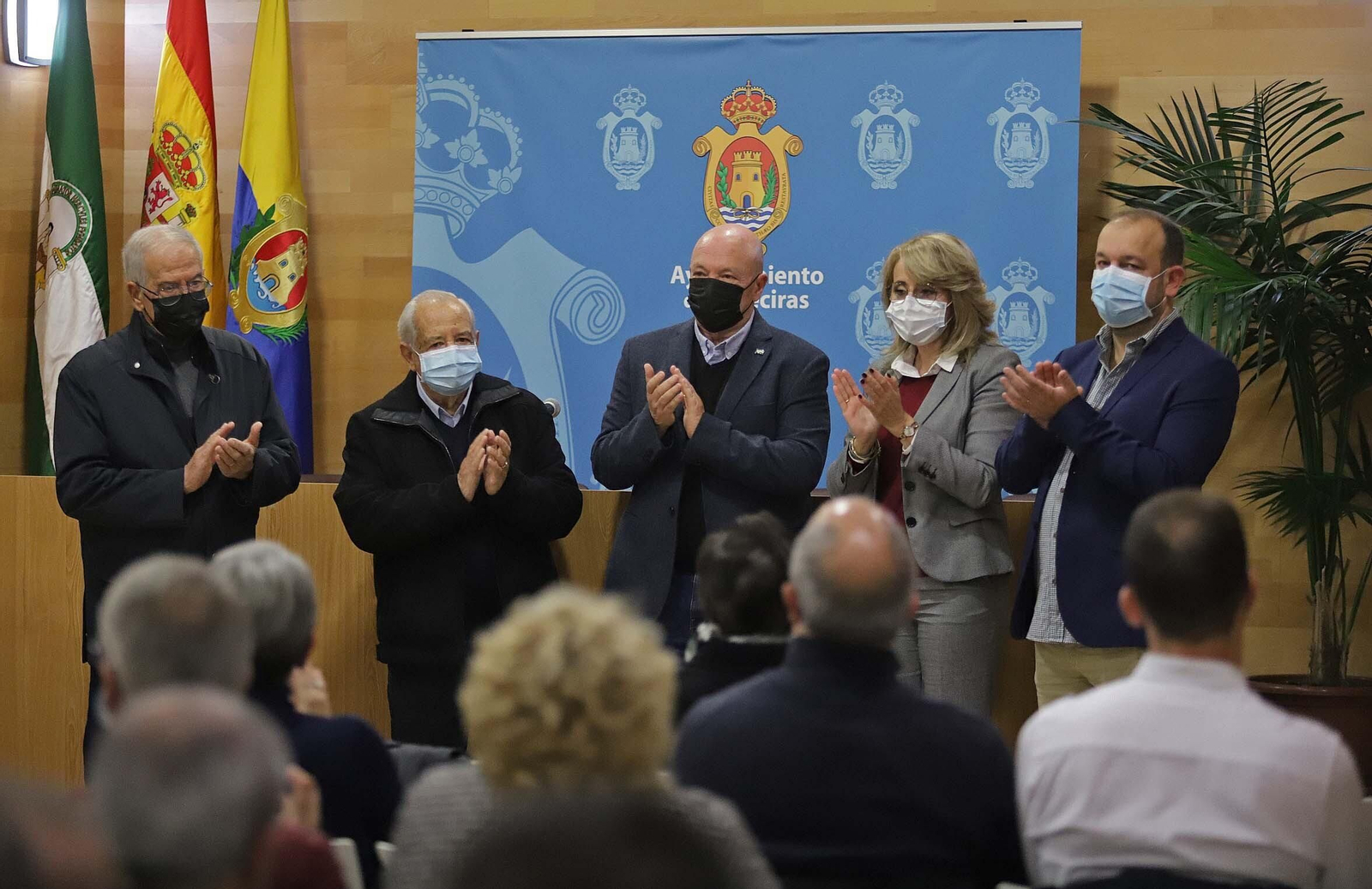 Delgado, Esteban, González, Pintor y Domínguez, antes de la conferencia.