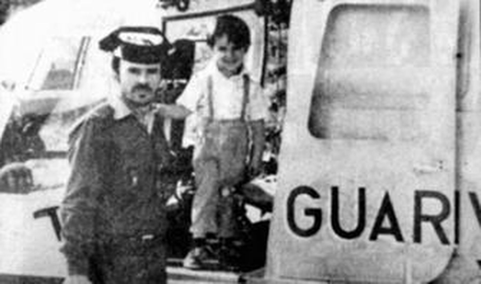 Antonio Ramos, natural de Espera, con su hijo, que hoy tendrá 29 años. Ramos fue asesinado en 1986 en Oñate.