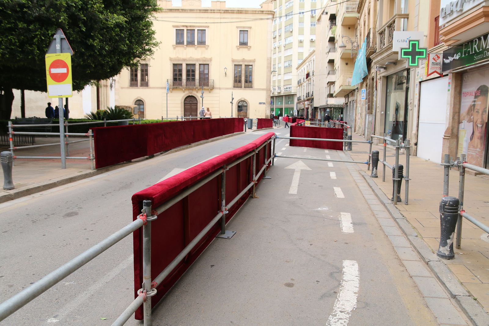 Montaje de la Carrera Oficial para la Semana Santa de Almería