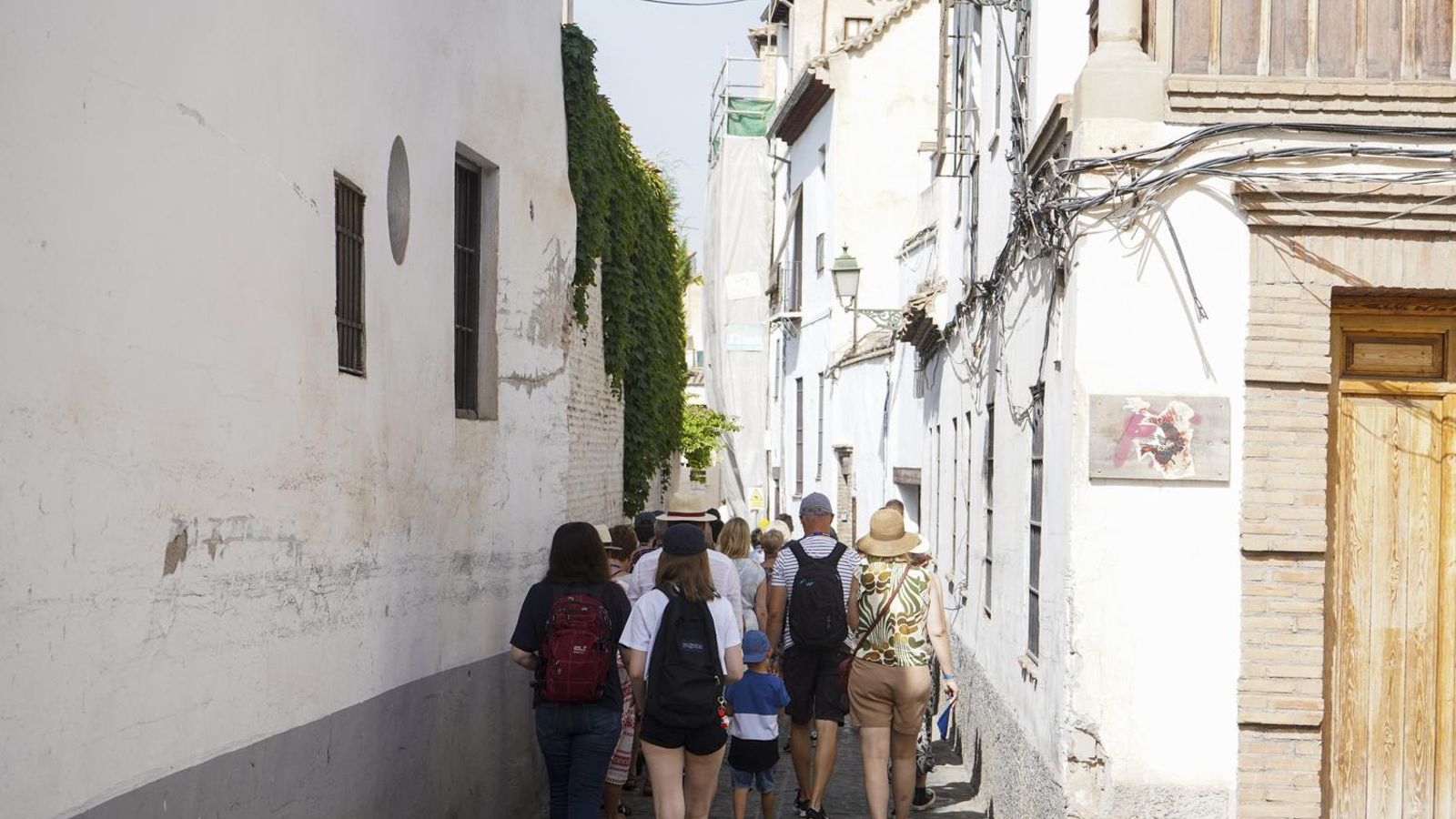 El Albaicín lo recorren miles de turistas cada día.