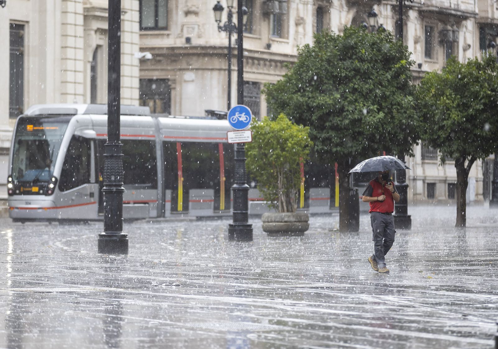 Las imágenes de la granizada en Sevilla