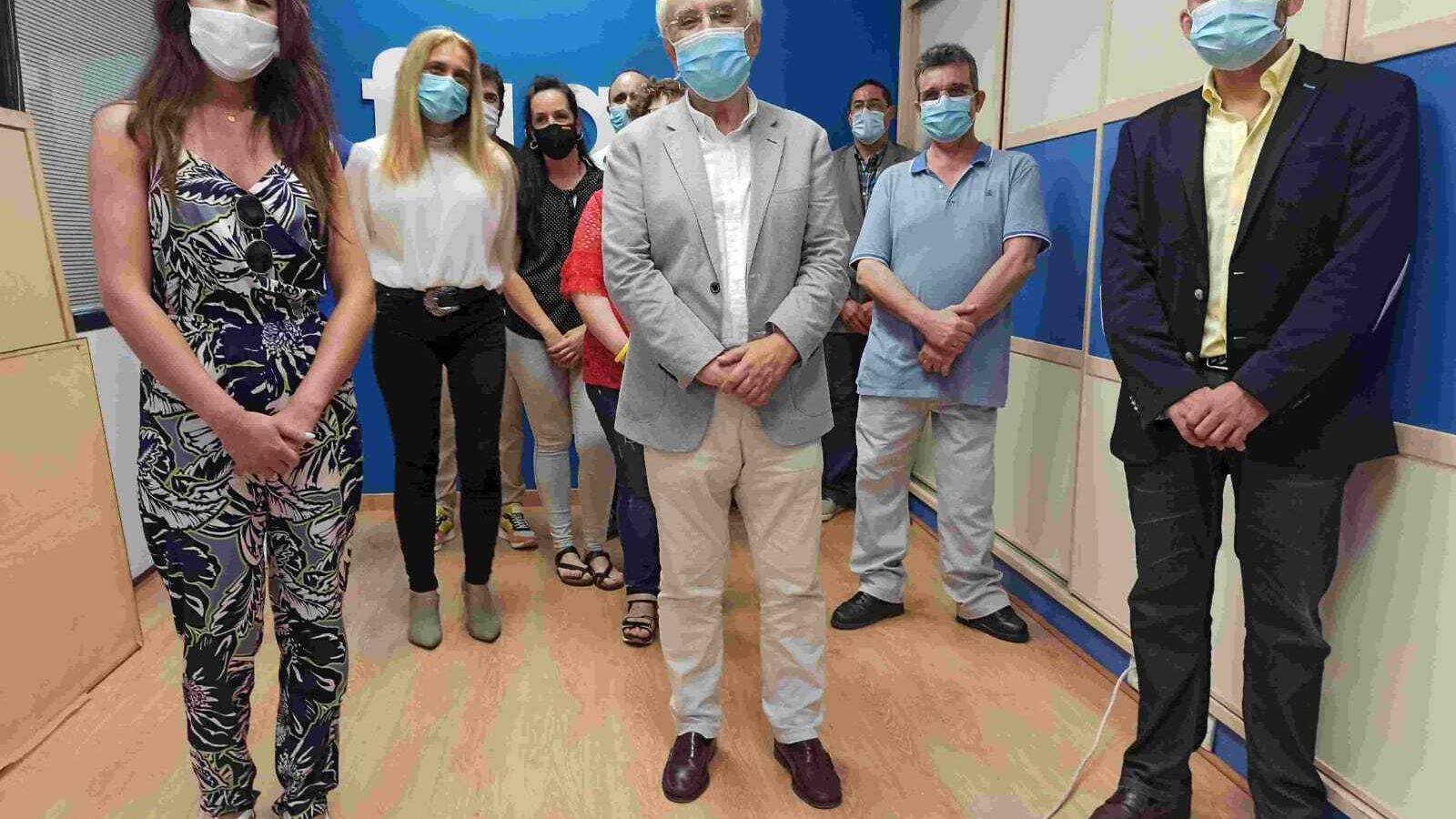 El subdelegado junto a representantes de la FAAM.