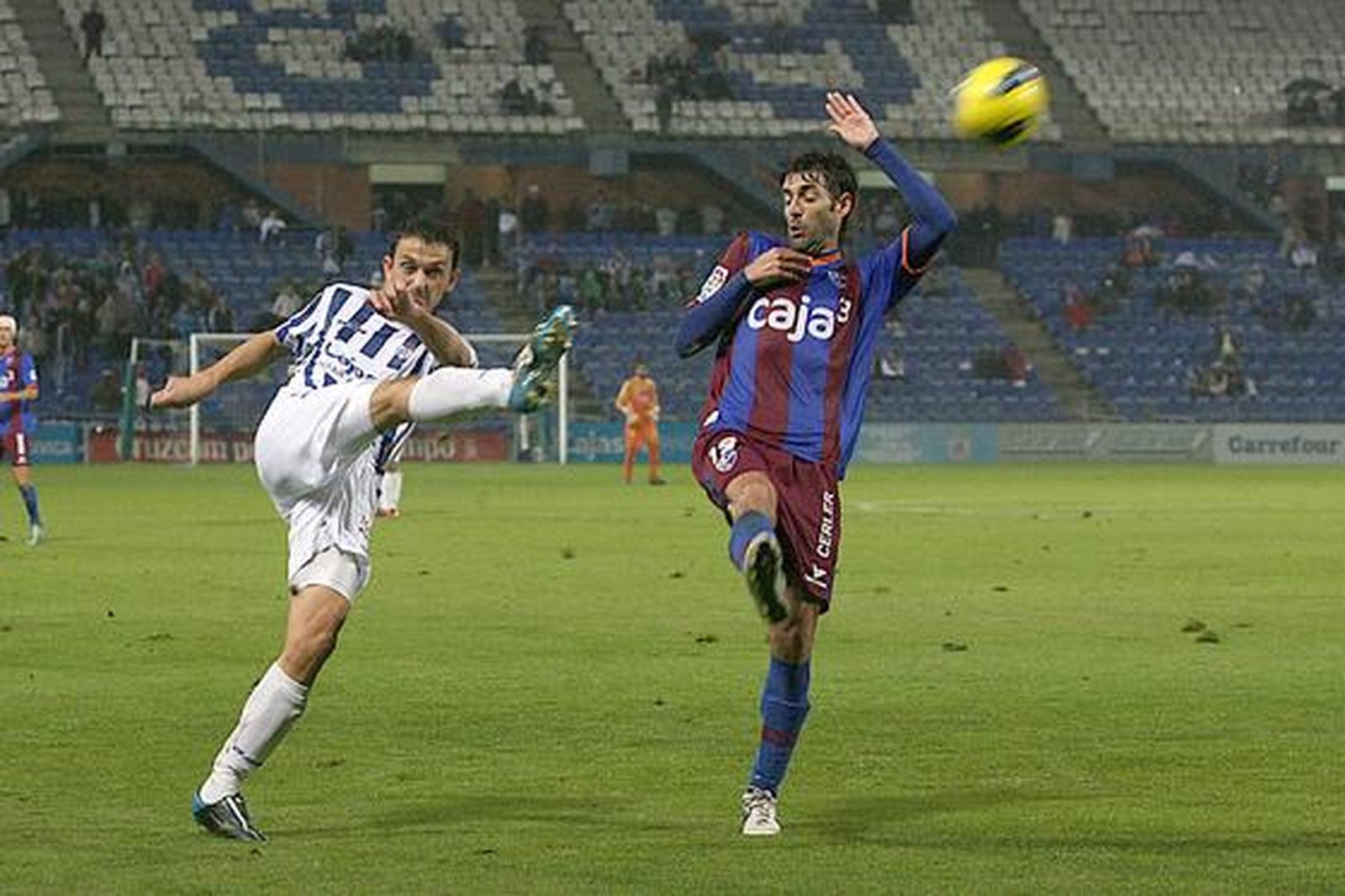 El Recreativo no pasa del empate en casa ante el Huesca. / Espínola