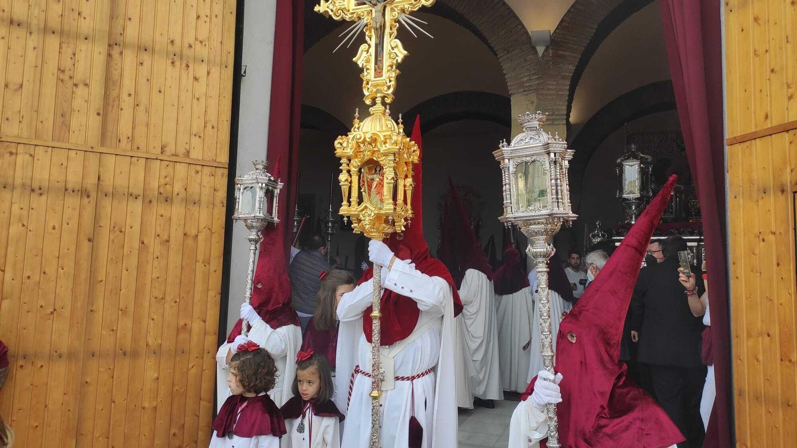 La cruz de guía de la Vera-Cruz a su salida de San José y Espíritu Santo.