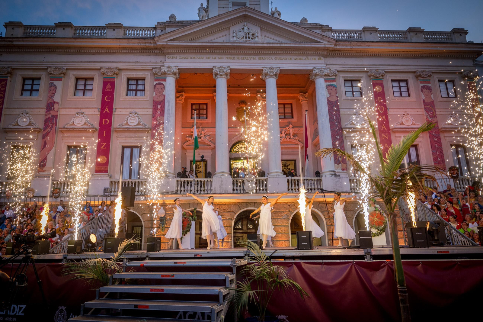 Las imágenes de Gades Romana 2025: la comitiva y el espectáculo inaugural en Cádiz