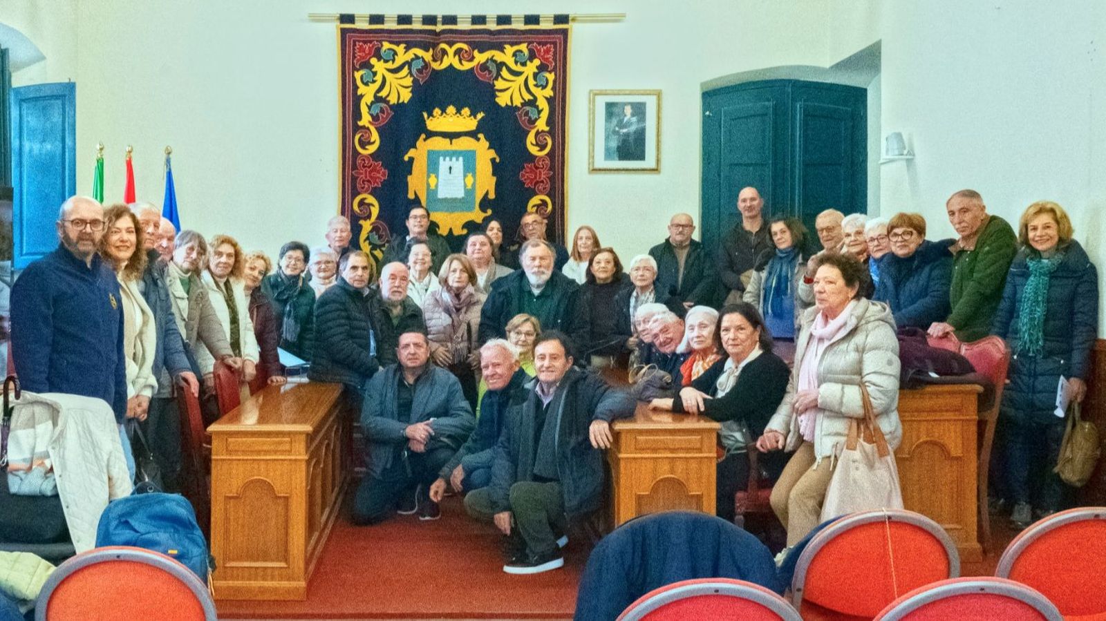 Foto de familia en el Salón de Plenos del Ayuntamiento