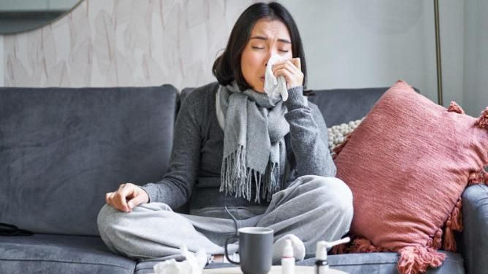Mujer resfriada.