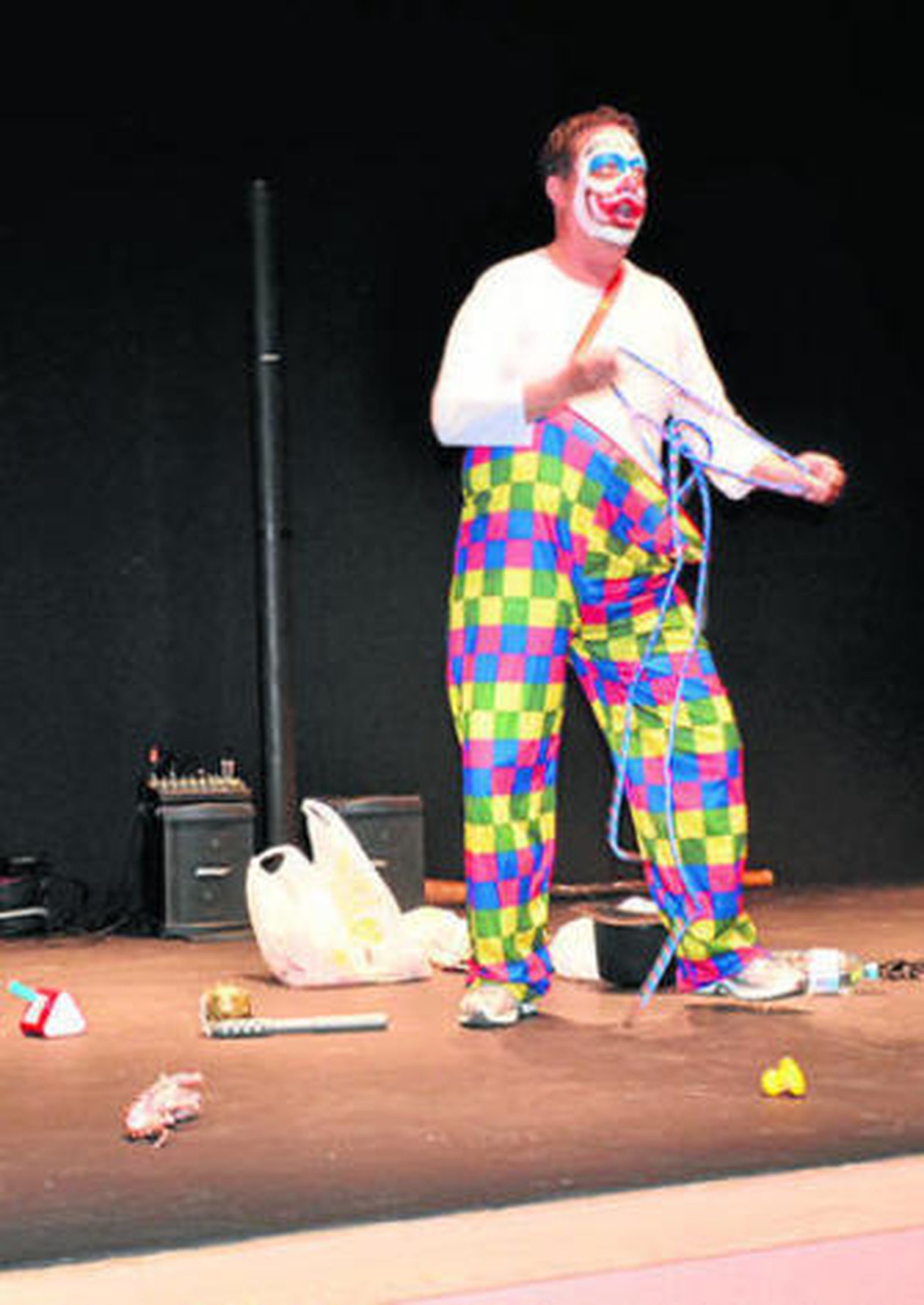 Uno de los artistas, durante el examen.