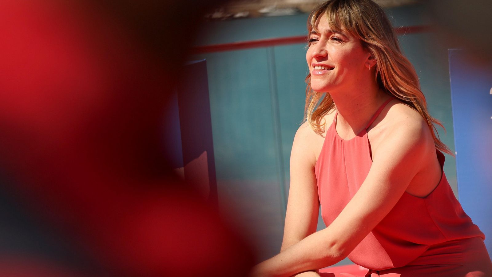 Abril Zamora en el photocall del Muelle 1 del Festival de Málaga.