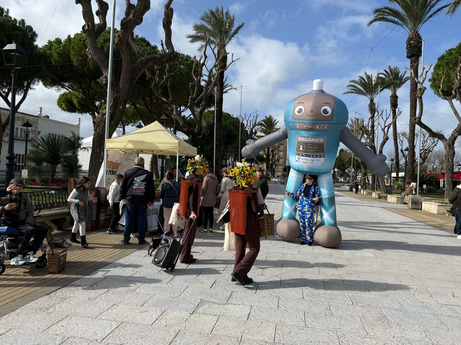 Las fotos de la campaña 'Este marrón vale la pena' en San Roque