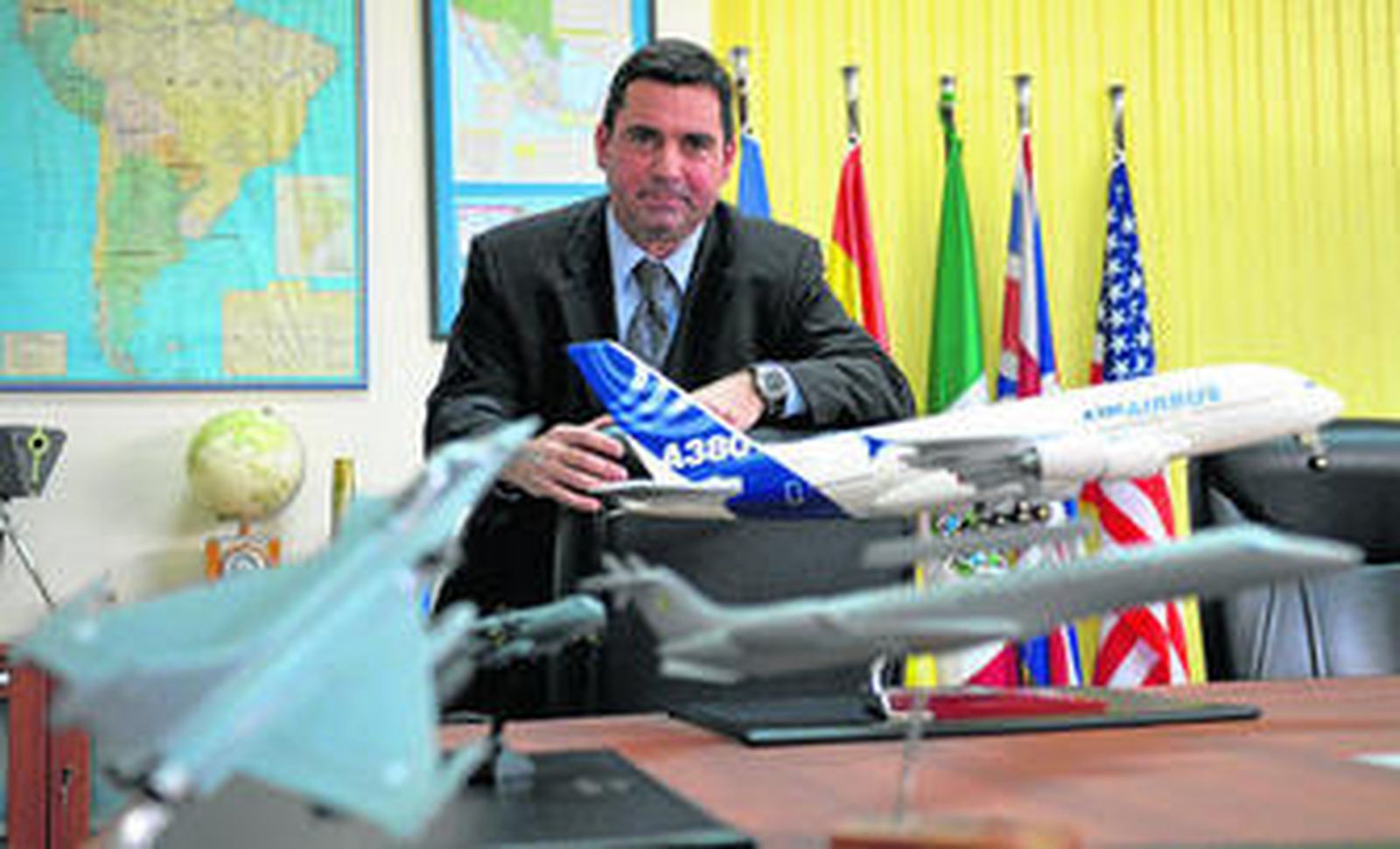 El director general de Navair, Alberto Simón, en las instalaciones de la compañía en el parque aeroespacial Aerópolis, en La Rinconada.