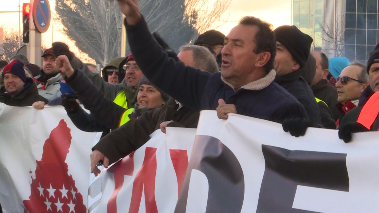 Las imágenes de la inauguración de FITUR, protagonizada por las protestas del taxi