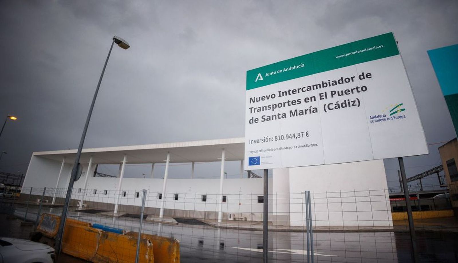 Una imagen del edificio del apeadero, ya terminado.