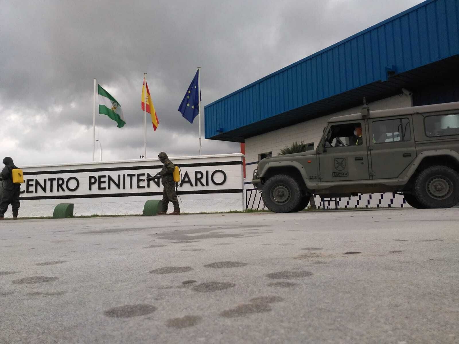 Tareas de desinfección en Botafuegos.