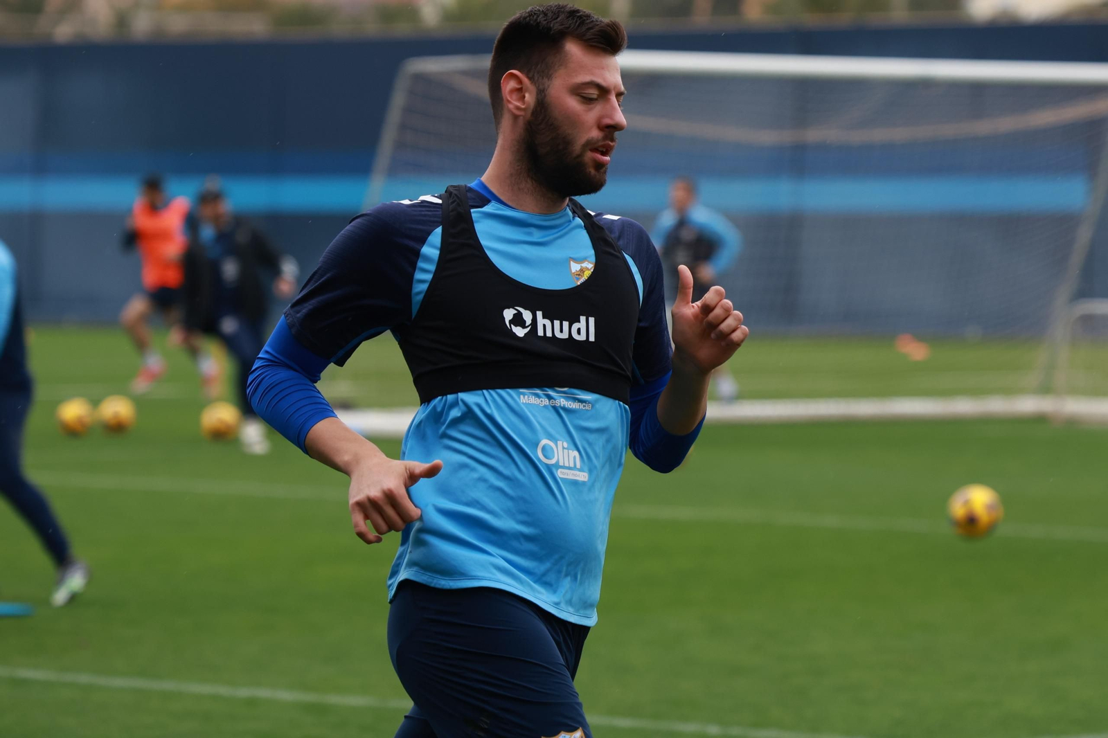 Ramón Enríquez: El capitán reaparece en muletas y sonriente