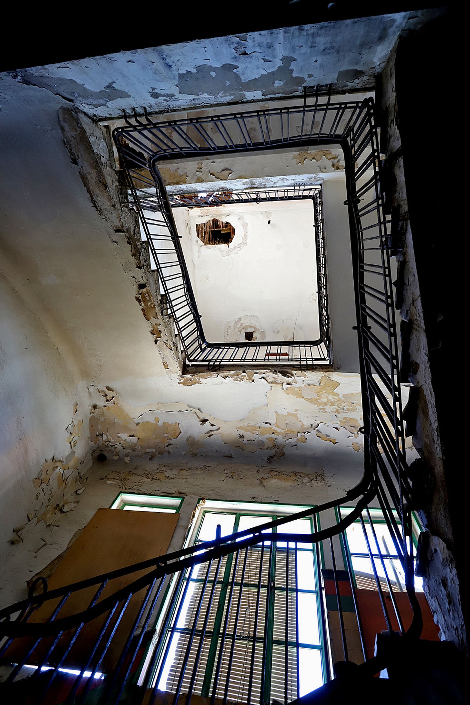 Vista superior de la escalera que se va a conservar en la rehabilitación.