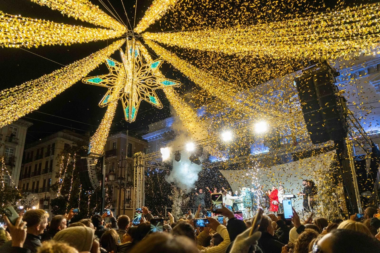 La iluminación de la plaza del Carmen de Granada por Navidad ya brilla