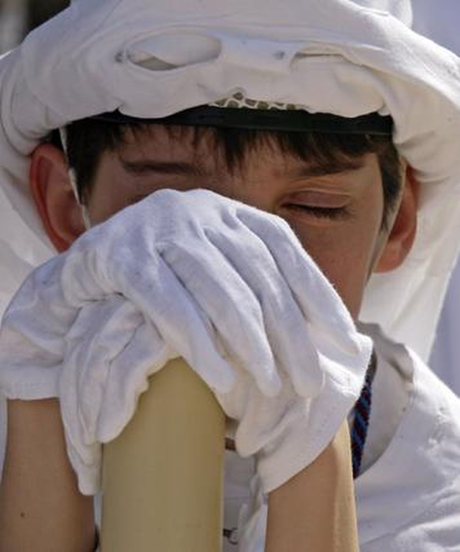 El cansancio y el calor se hace presente entre los nazarenos.

Foto: Antonio Pizarro