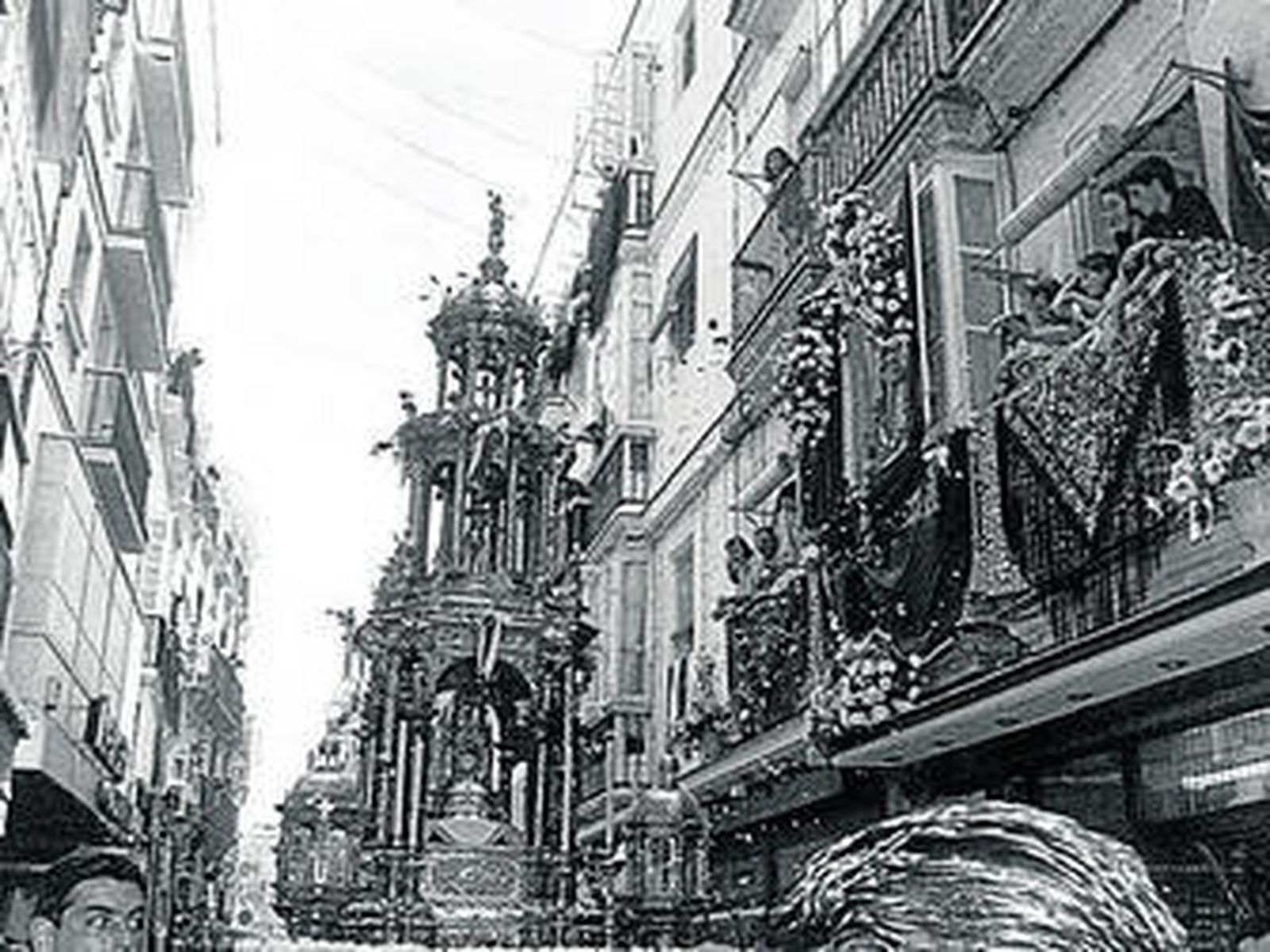 1985 Amplia participación popular en la solemne procesión del Corpus Christi