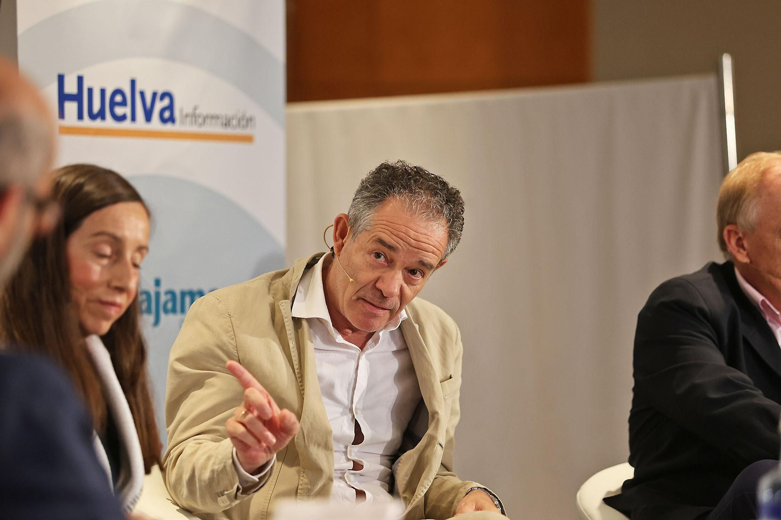 Las imágenes en el desayuno-coloquio de Grupo Joly 'Frutos rojos: retos de un futuro sostenible'