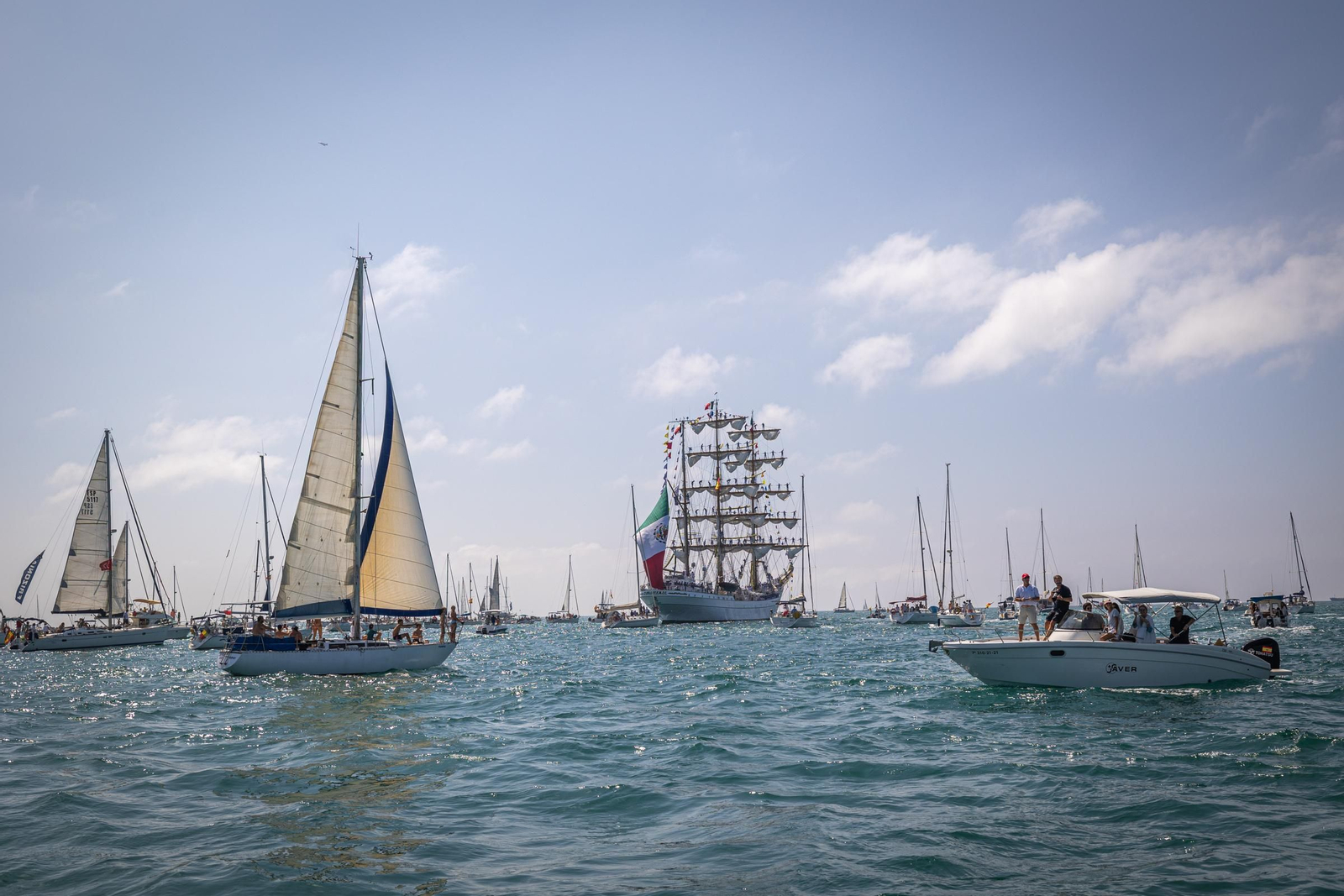 Imágenes de la parada naval desde el mar