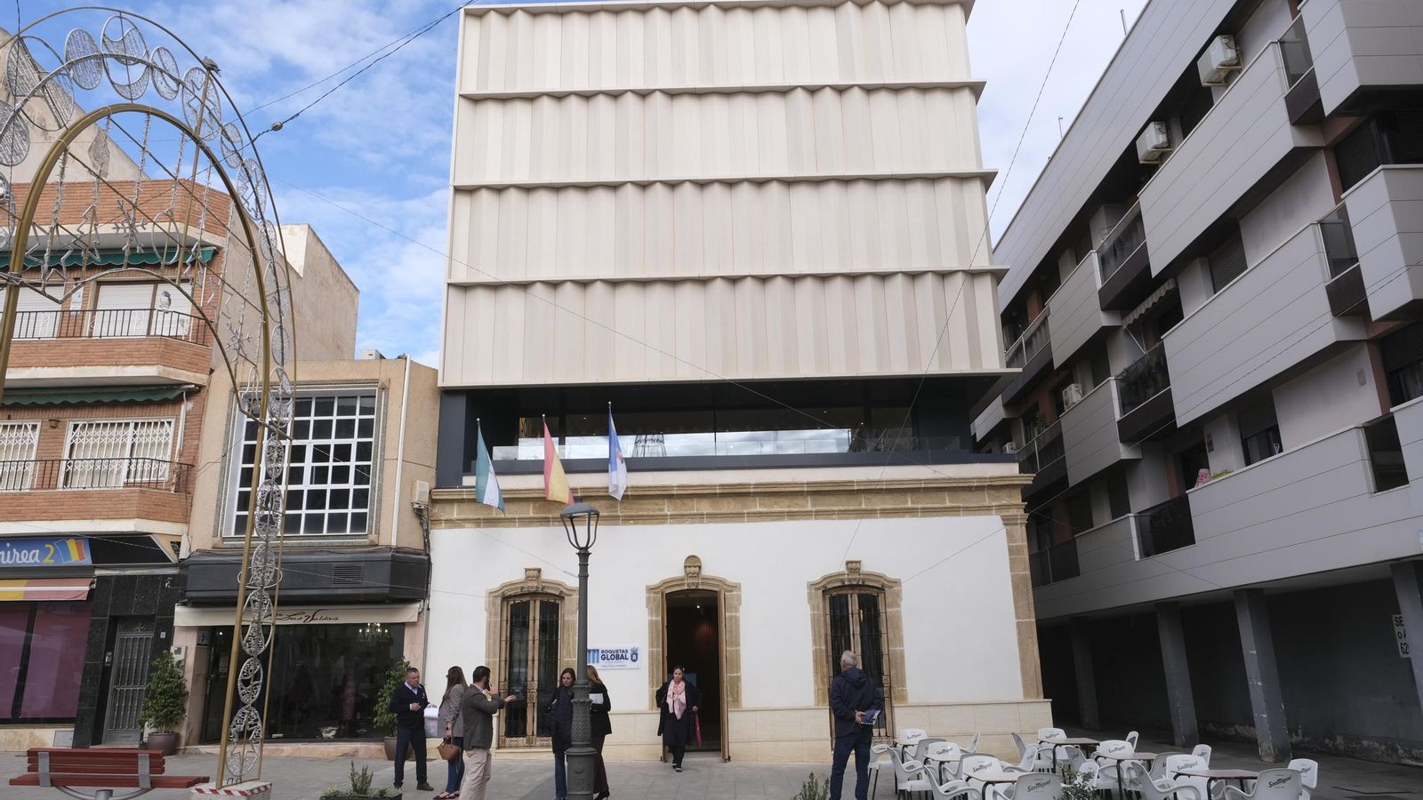 Fachada del Museo Histórico de Roquetas de Mar, ubicado en la Plaza de la Constitución.