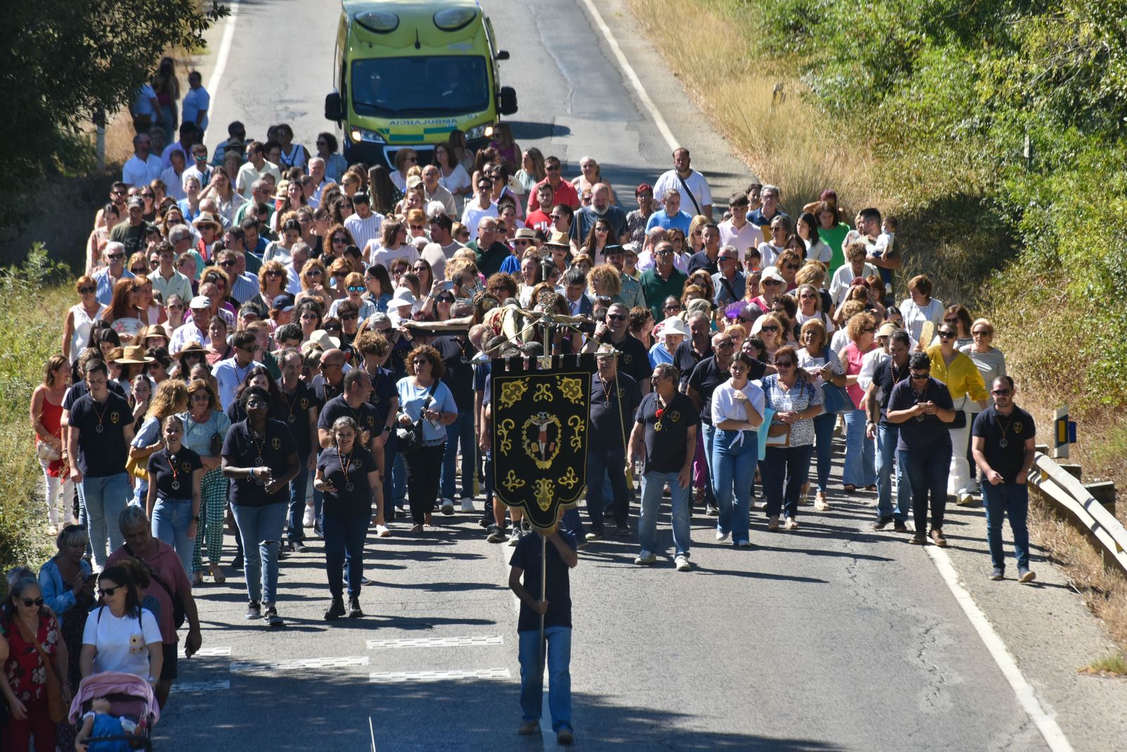 La procesión del Cristo de la Almoraima, en imágenes