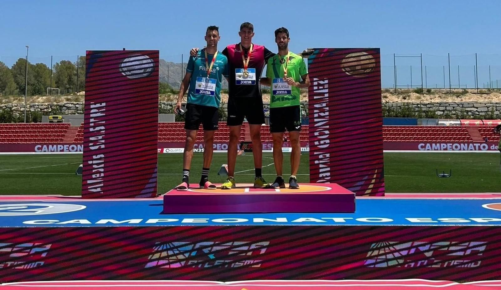 Carlos Rojas, junto a David González y Alexis Sastre en el podio.