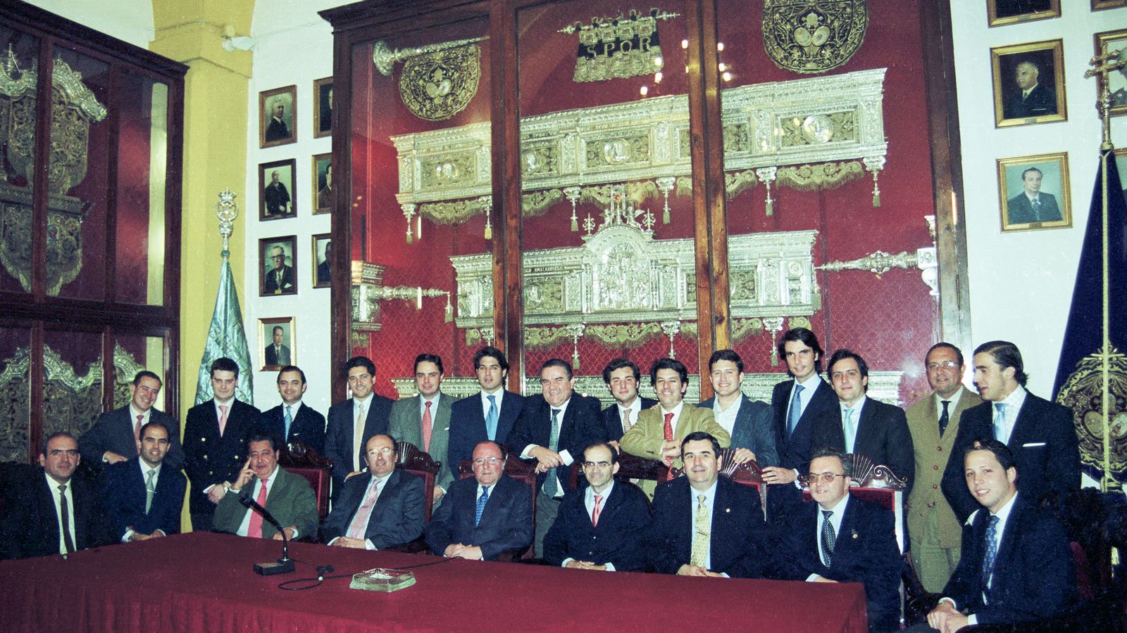 La foto fue tomada en 2003, al cumplirse el XXX aniversario del Pregón Universitario.