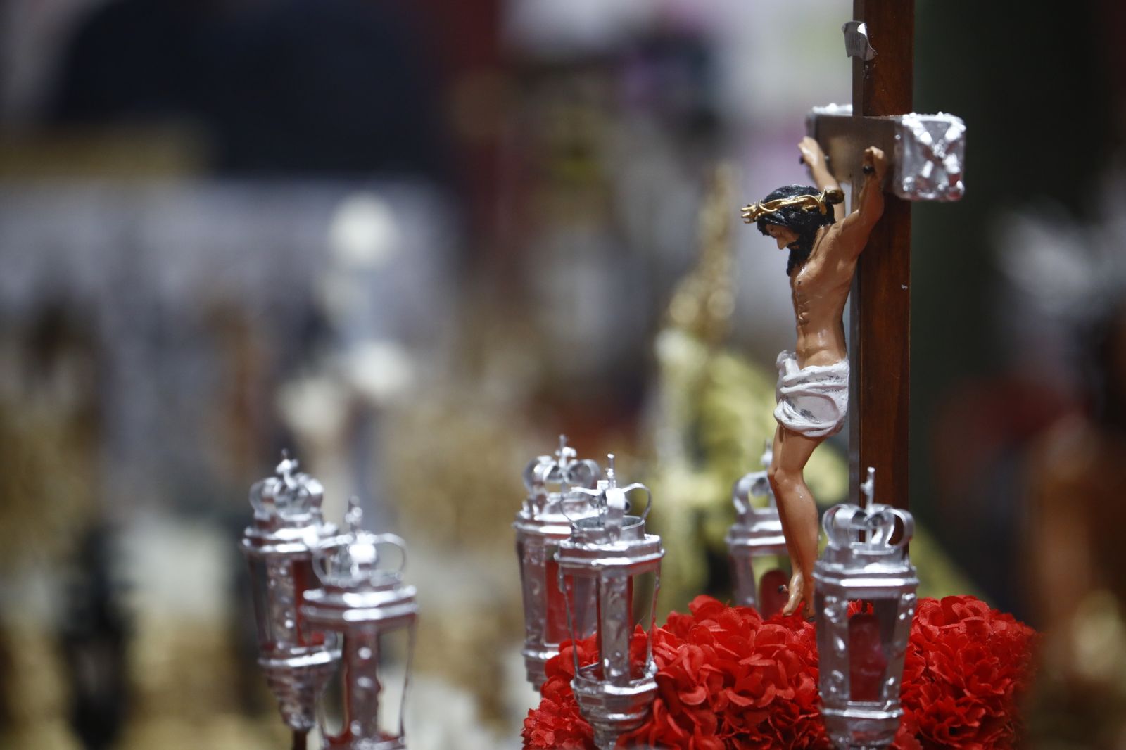 La exposición de pasos de Semana Santa en miniatura de la Asociación de Vecinos Nuestra Señora de Belén, en imágenes