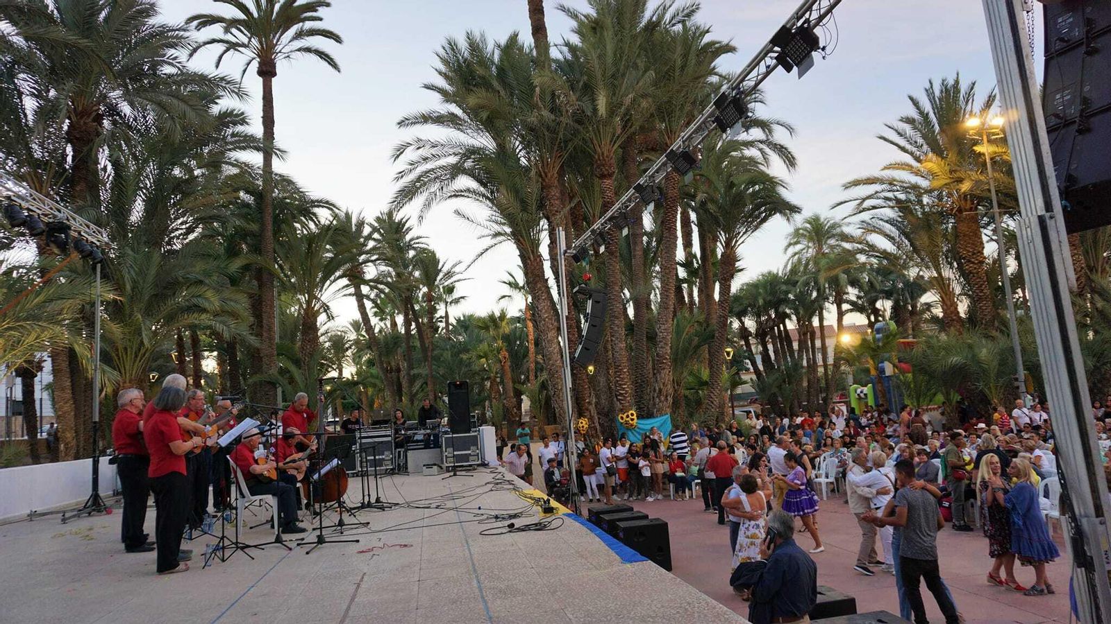 Una explosión de alegría y cordialidad: primer concurso de pasodobles.