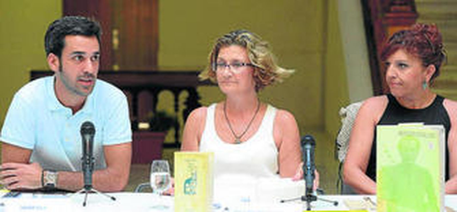Javier Vela, Ana Sofía Pérez-Bustamante y Montse Torrent, ayer en la Fundación Ory.