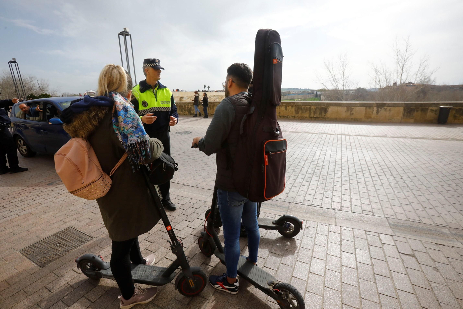 Primeros controles de la Policía a los usuarios de patinetes eléctricos en Córdoba