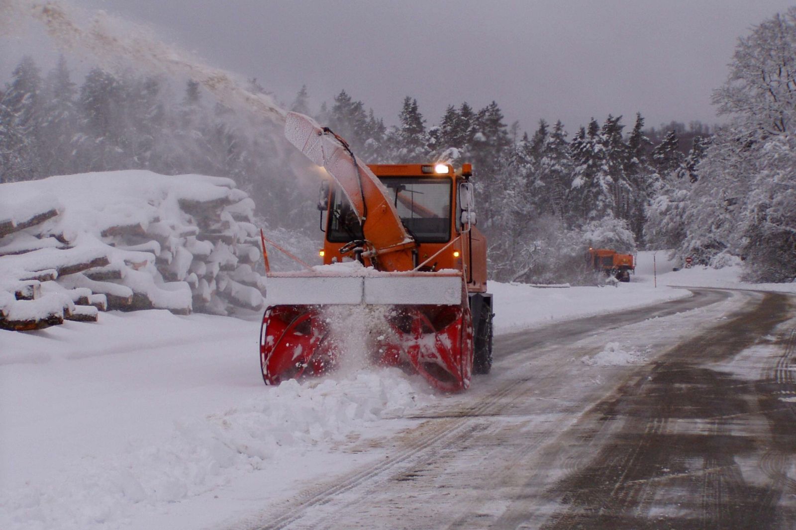 La nieve tiñe de blanco en norte de España