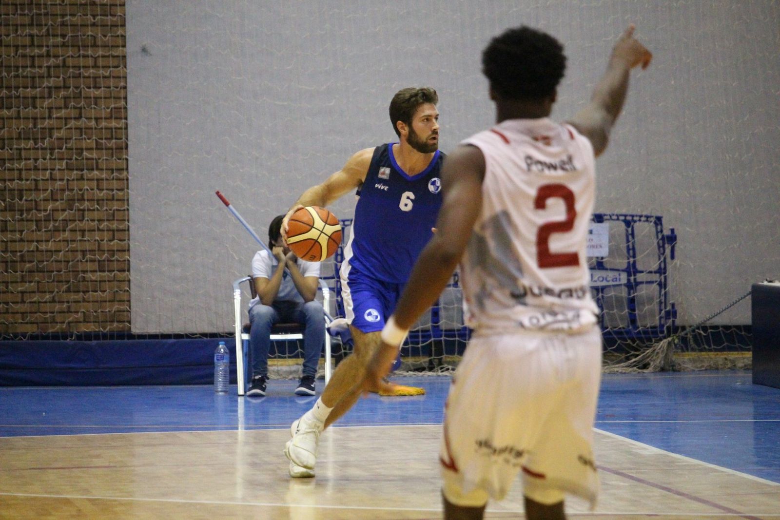 Taylor Cameron,  durante un partido.