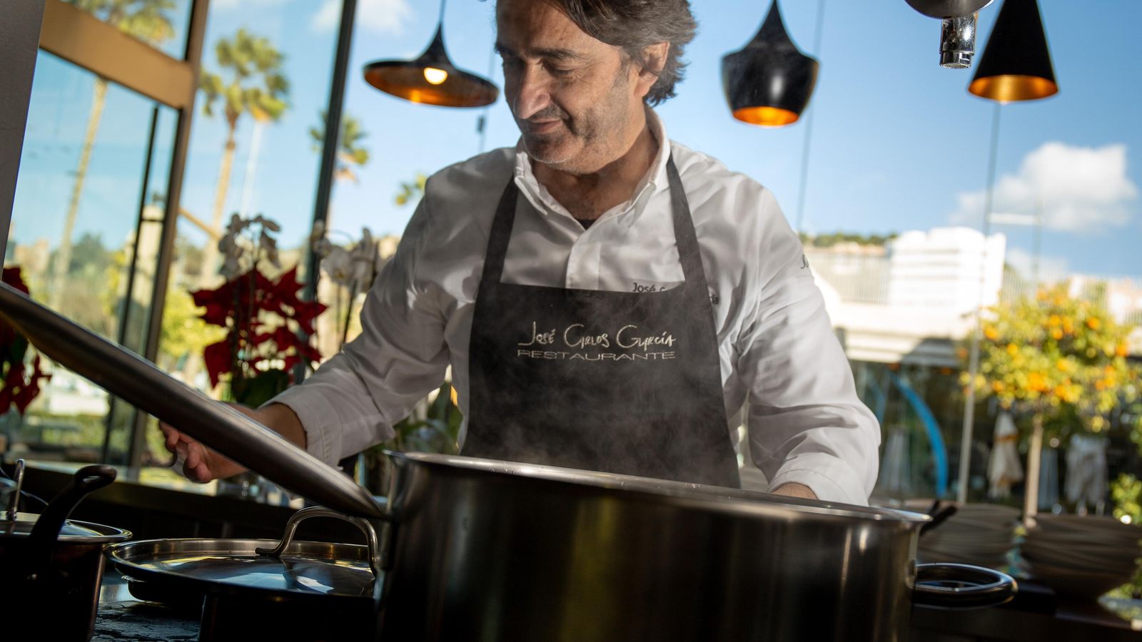 El chef con estrella Michelin José Carlos García en su restaurante. El chef con estrella Michelin José Carlos García en su restaurante.