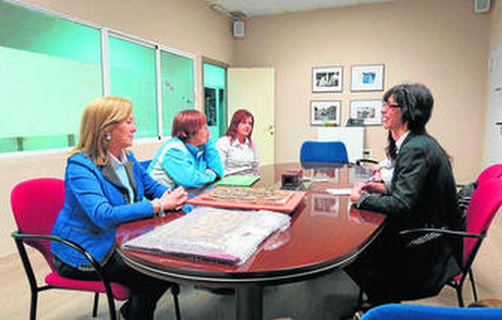 Mujeres de porcelana fina con resistencia de hierro