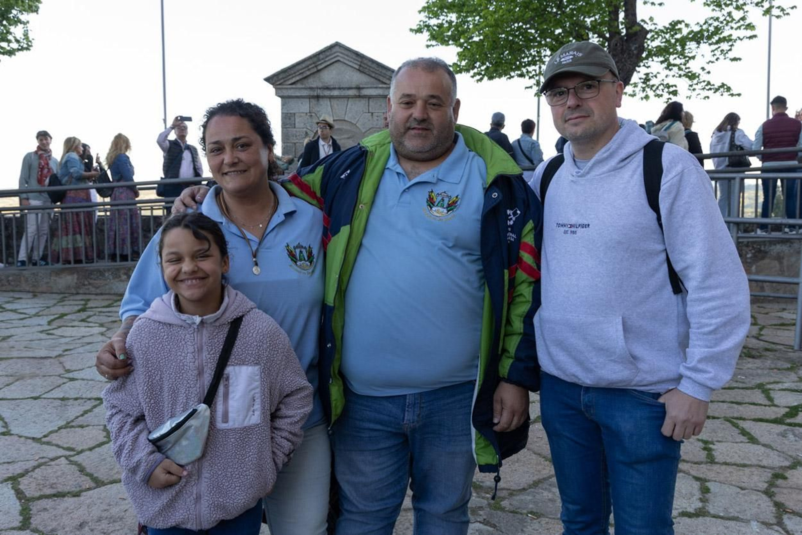 Miles de romeros acuden al encuentro de la Virgen de la Cabeza en su romería