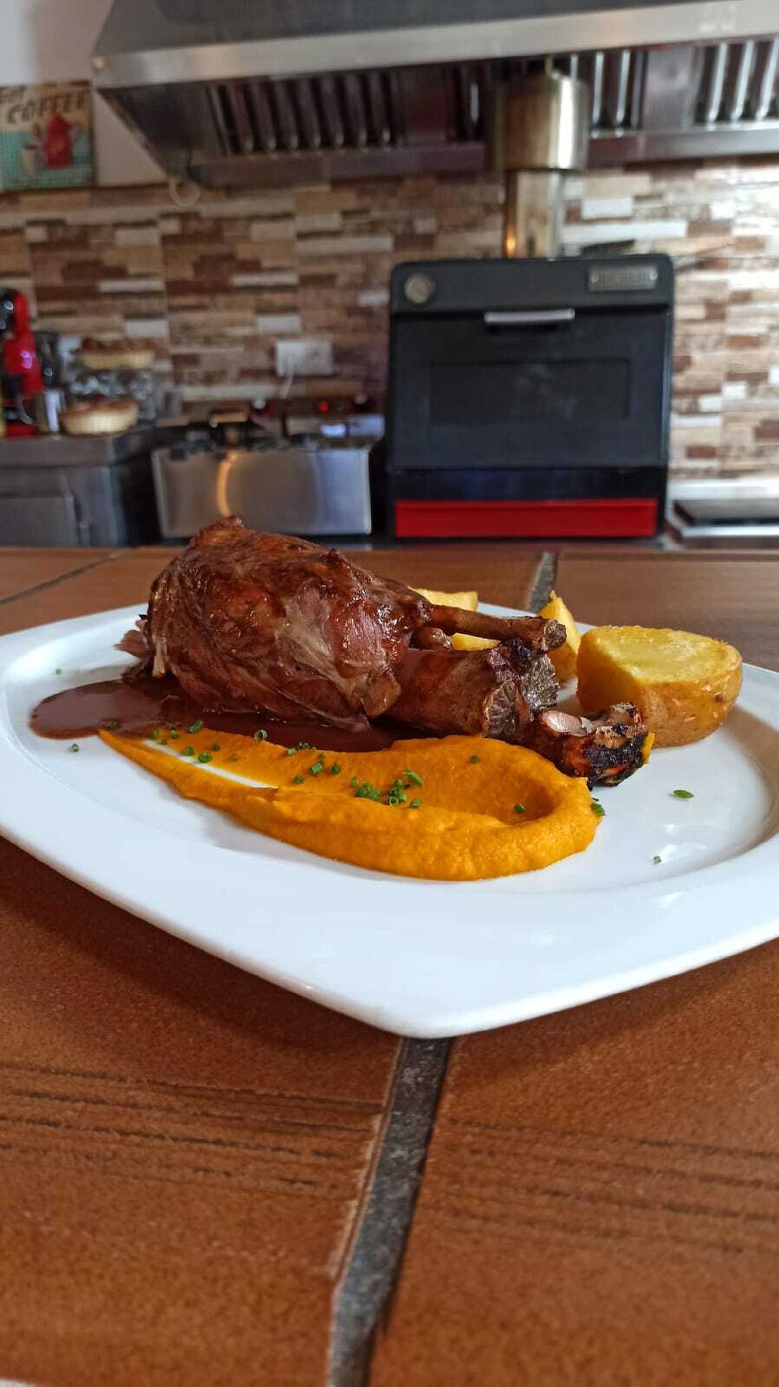 El codillo al horno de La Carrucha.