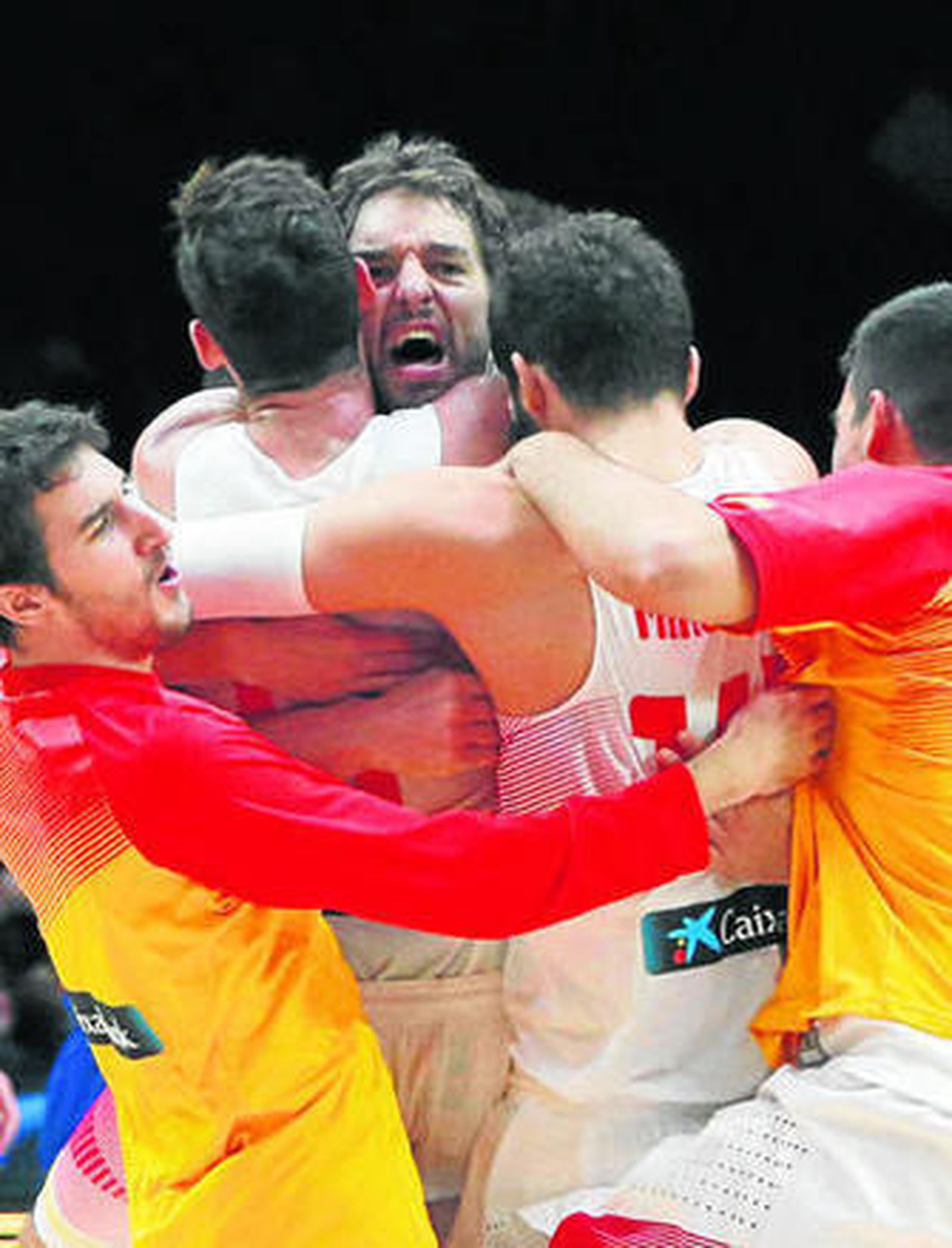 Los jugadores de la selección española celebran la victoria ante Francia.