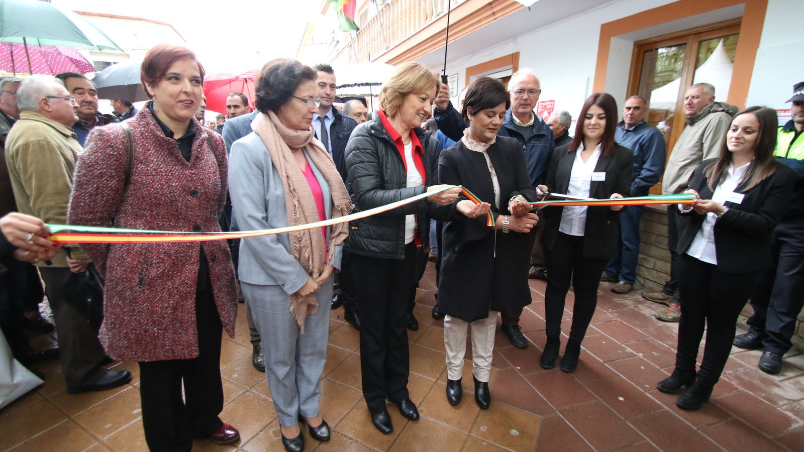 Imagen de archivo de uno de los cortes de cinta de la inauguración de la feria. En este caso, correspondiente a la edición de 2017.
