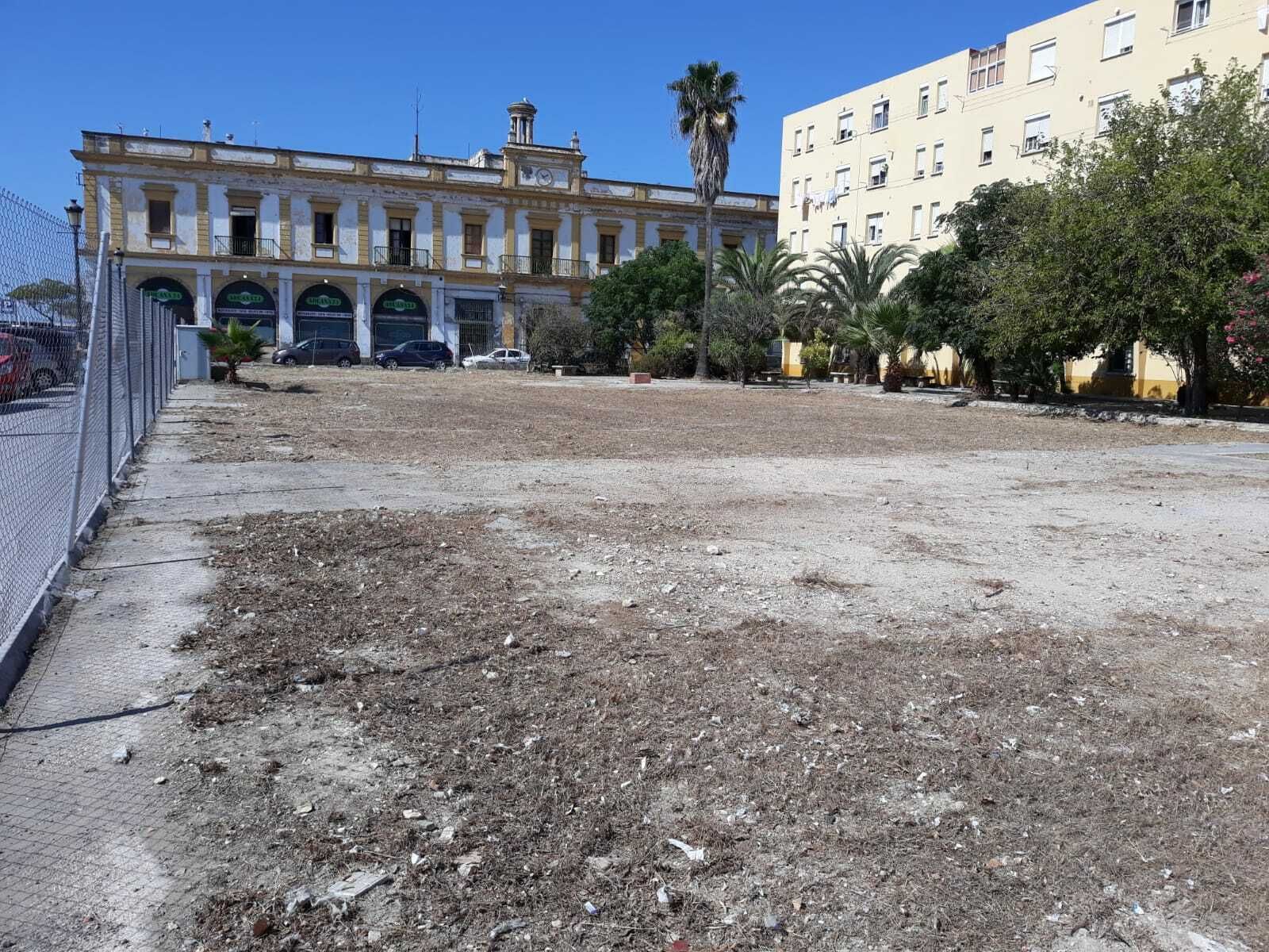 Imagen del estado en el que ha quedado la plaza de La Pescadería tras las labores de limpieza.