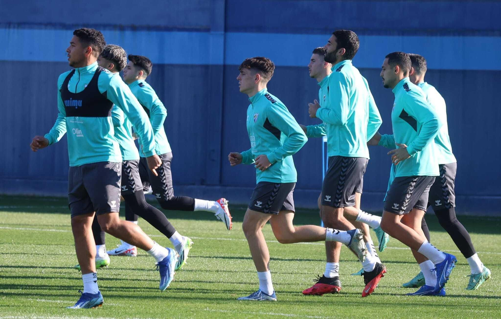 El Málaga CF regresa del parón con risas y una alegría