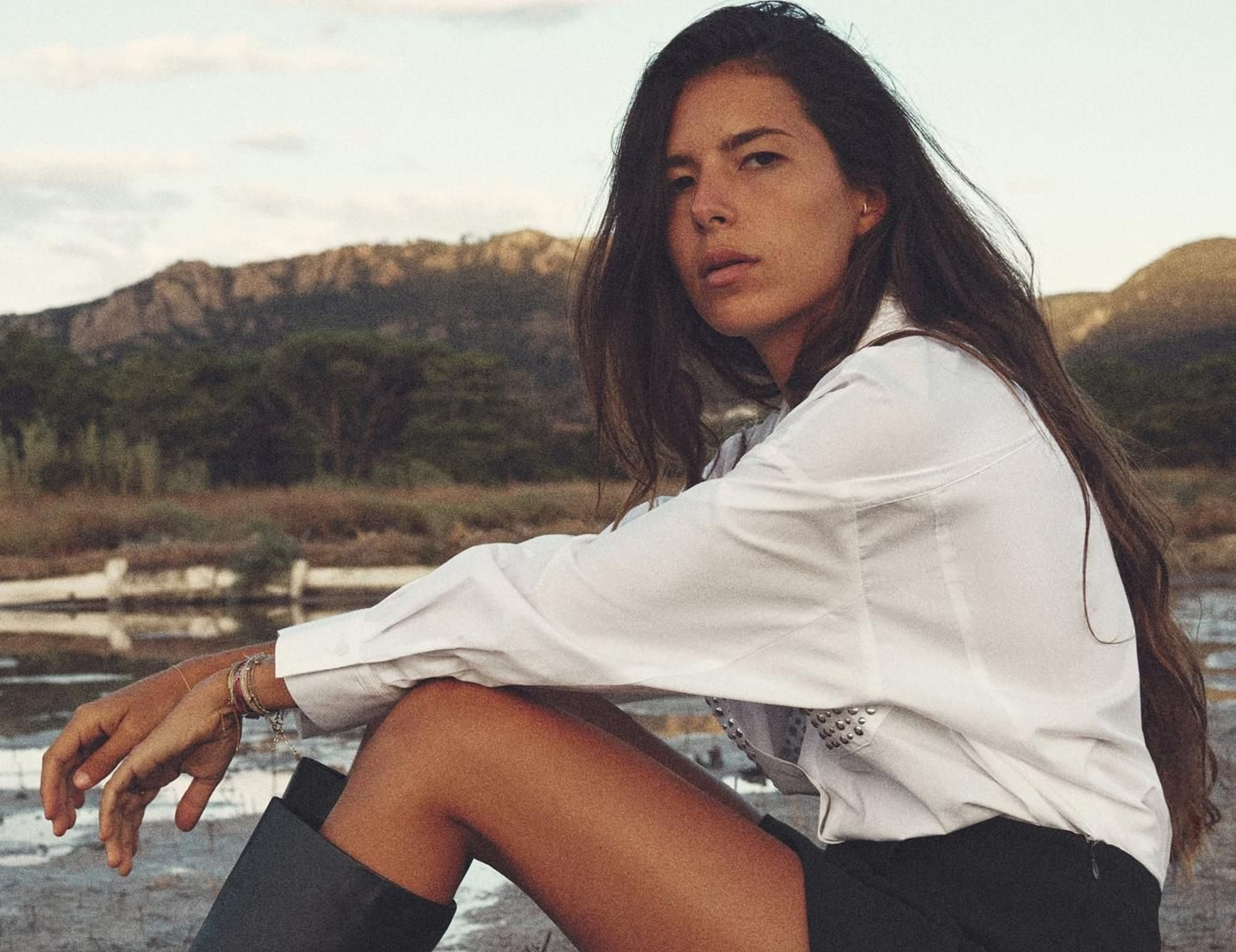 10 blusas de Zara ideales para llevar con pantalones anchos y estilizar la figura.