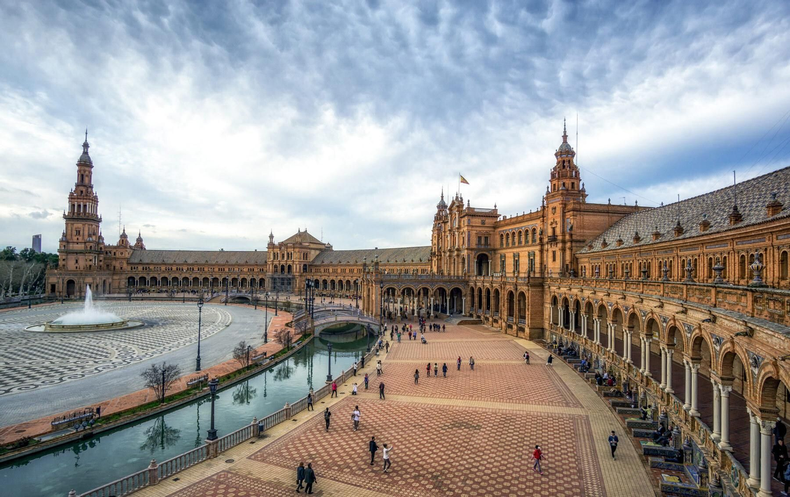 La Plaza de España de Sevilla se convertirá en pasarela para Dior.