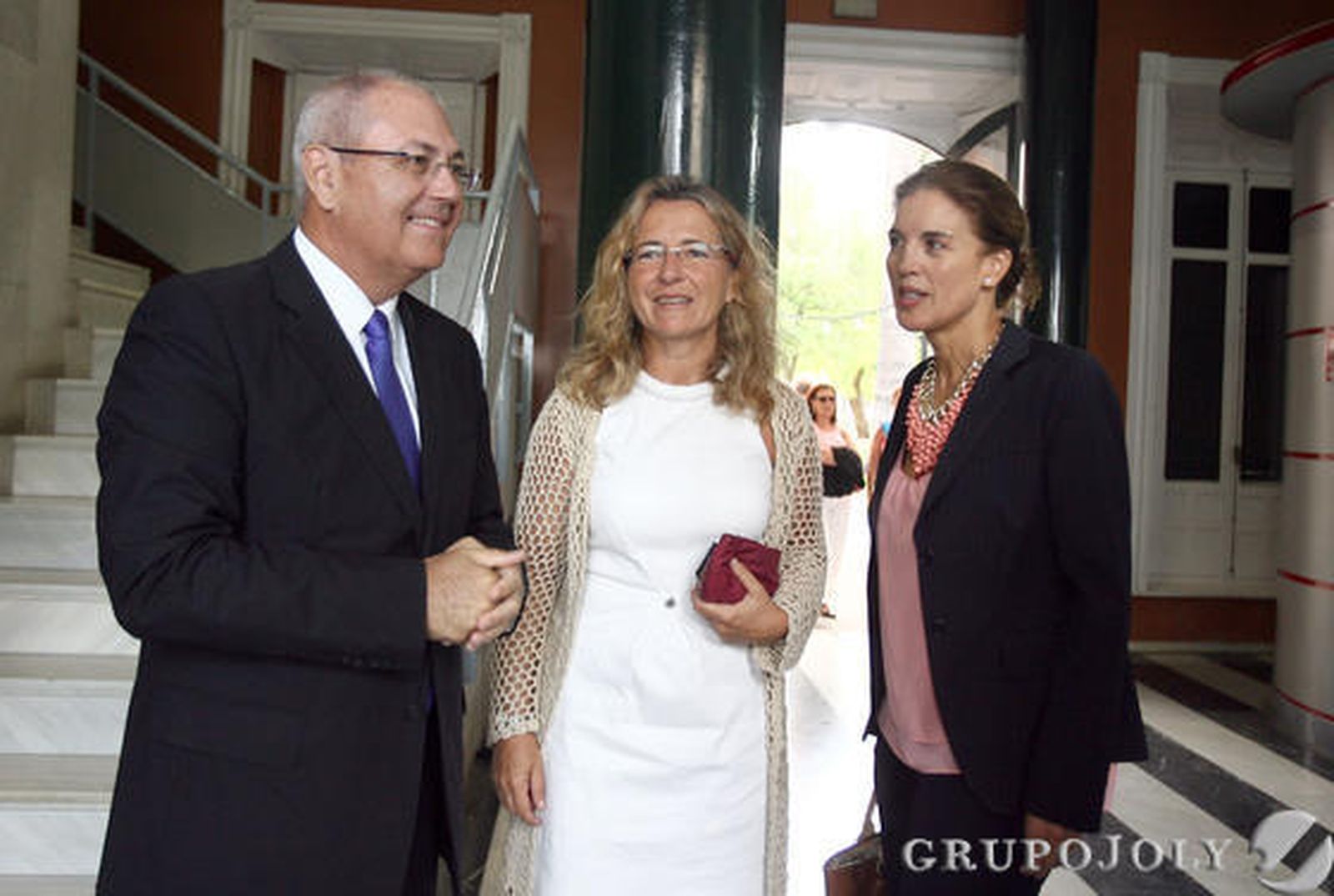 Antonio de la Vega, director de la Fundación Atlantic Copper; Adelaida Mellado, directora comercial de 'Huelva Información'; y Victoria Herrera, gerente comercial  del Grupo Joly.

Foto: Josué Correa / Mamen Pérez