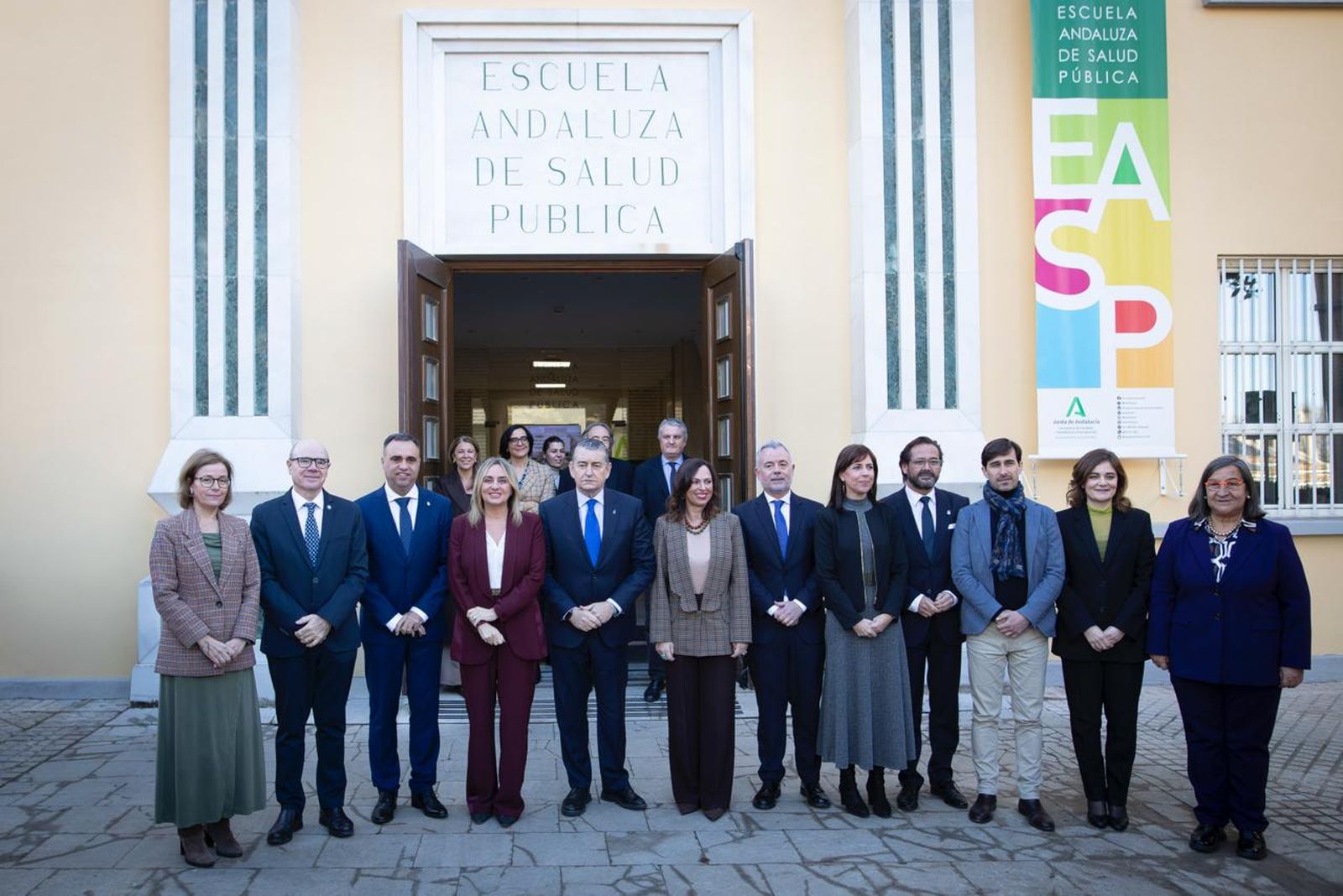 Los principales representantes de la Junta de Andalucía, Diputación de Granada, Ayuntamiento y UGR, antes de la presentación