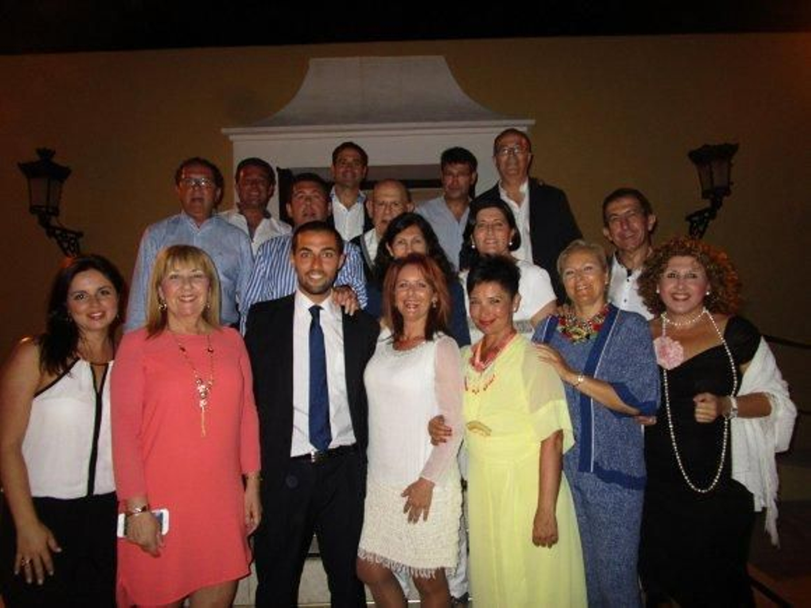 Luis Núñez con todos los miembros de la familia Córdoba que asistieron a la celebración.

Foto: Ignacio Casas de Ciria